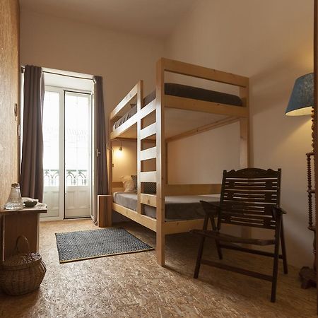 Marina Lounge Hostel Понта Делгада Екстериор снимка