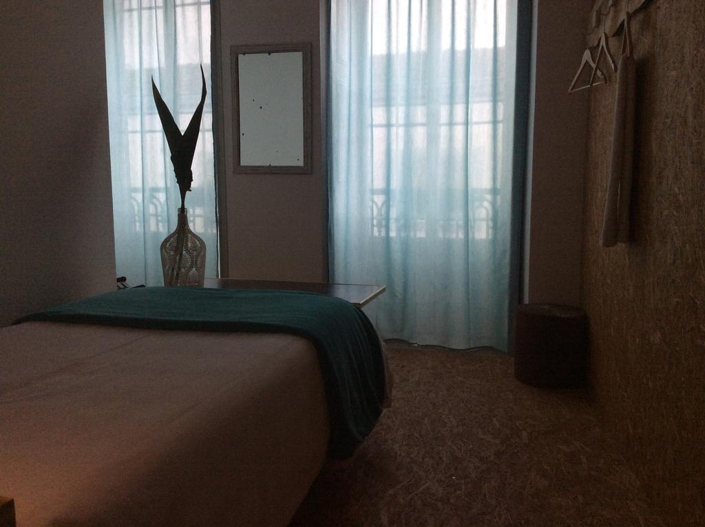 Marina Lounge Hostel Понта Делгада Екстериор снимка