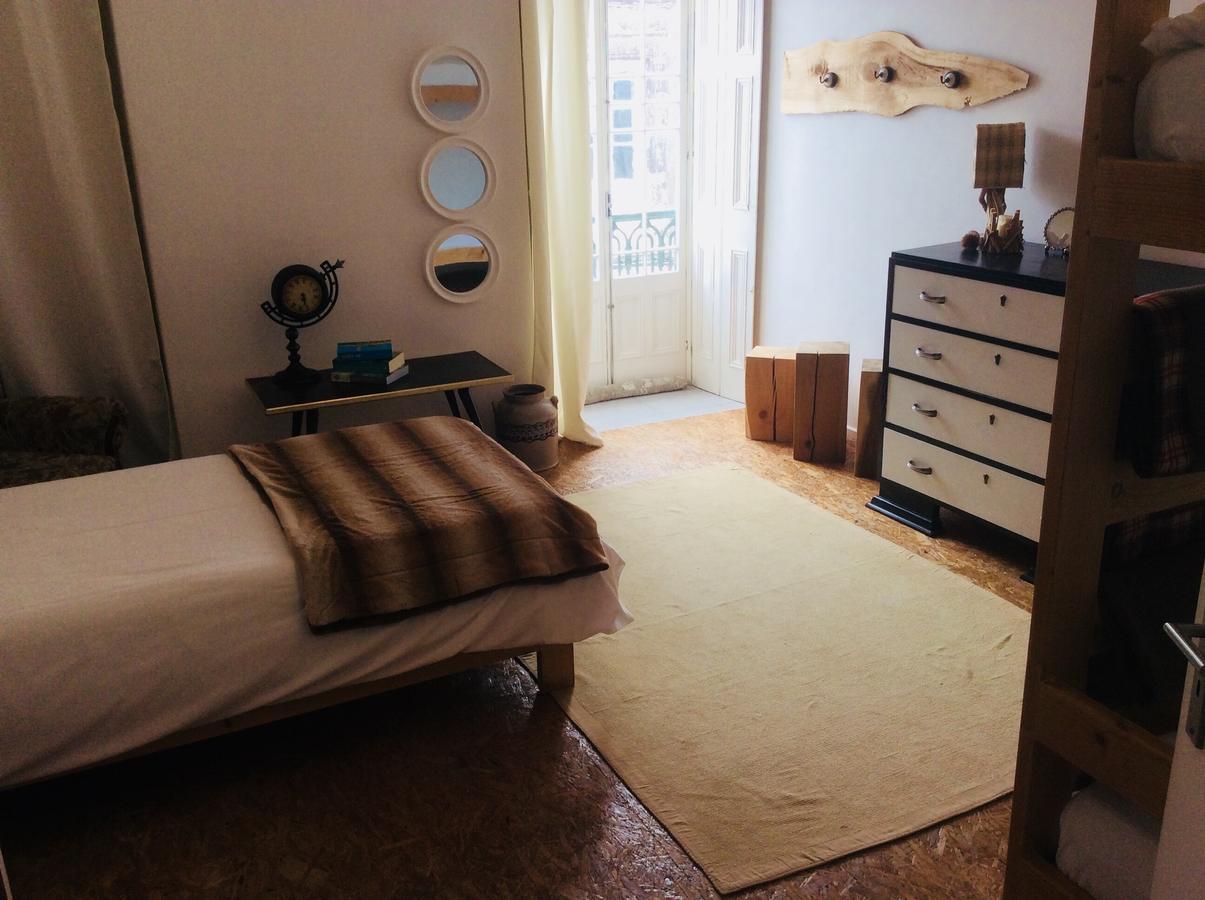 Marina Lounge Hostel Понта Делгада Екстериор снимка